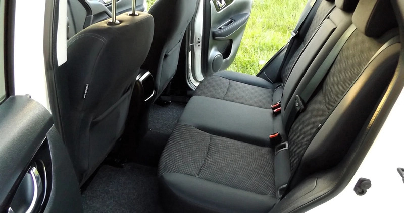 Nissan Qashqai cena 54900 przebieg: 104000, rok produkcji 2016 z Biały Bór małe 277